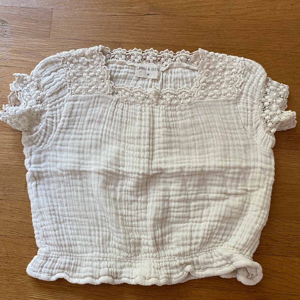 Yoli & Otis muslin top
Color is cream
Worn a couple of times 
VGUC